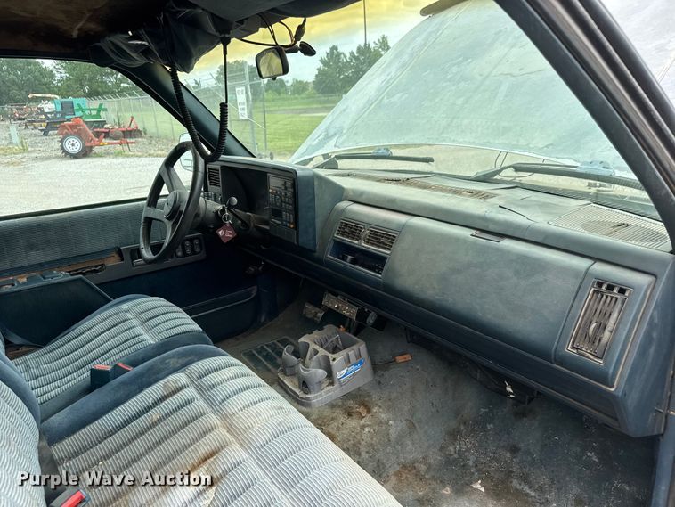 image for item NA9541 1993 GMC C1500 pickup truck