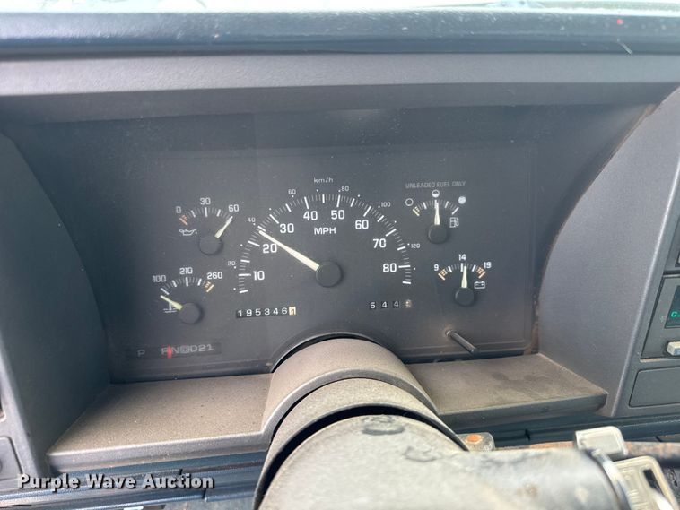 image for item NA9541 1993 GMC C1500 pickup truck