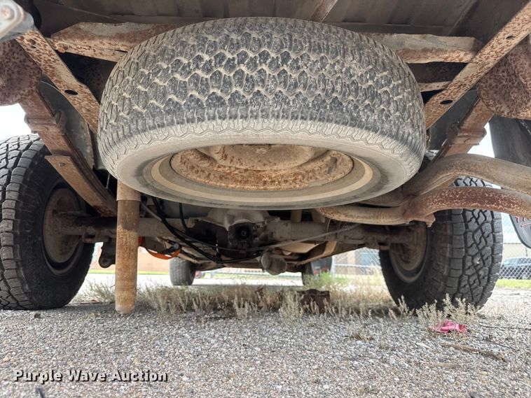 image for item NA9541 1993 GMC C1500 pickup truck