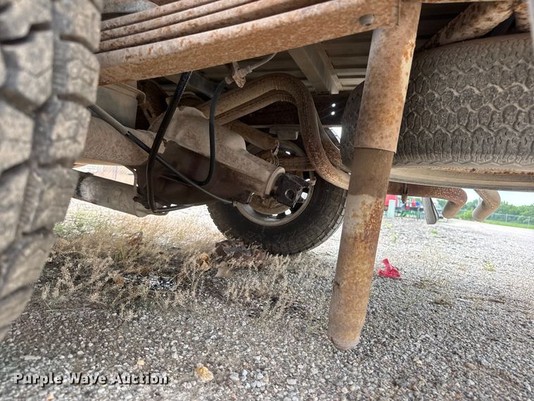 image for item NA9541 1993 GMC C1500 pickup truck