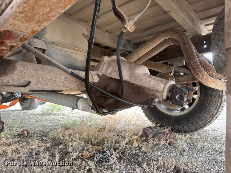 image for item NA9541 1993 GMC C1500 pickup truck