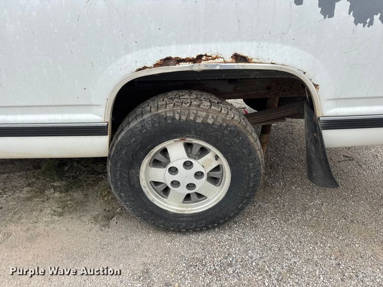 image for item NA9541 1993 GMC C1500 pickup truck