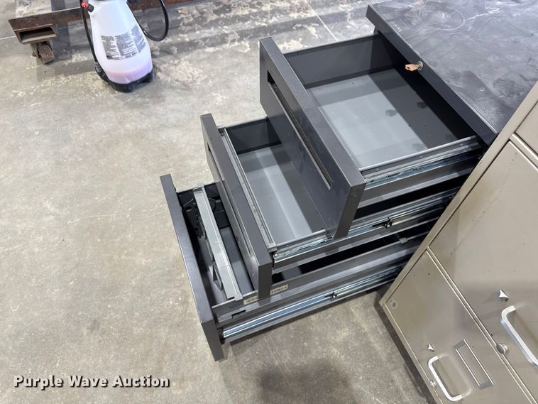 image for item ND9533 (6) filing cabinets