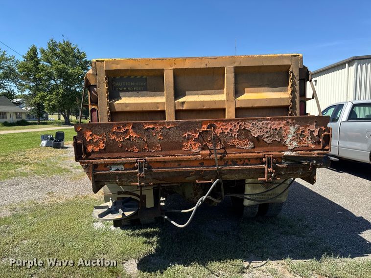 image for item OE9607 1998 International 4900 dump truck