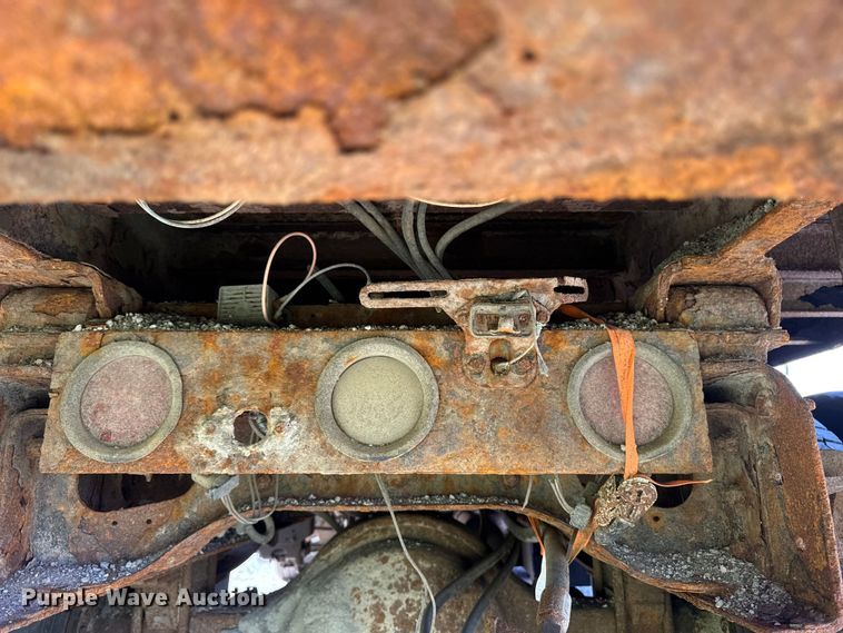 image for item OE9607 1998 International 4900 dump truck