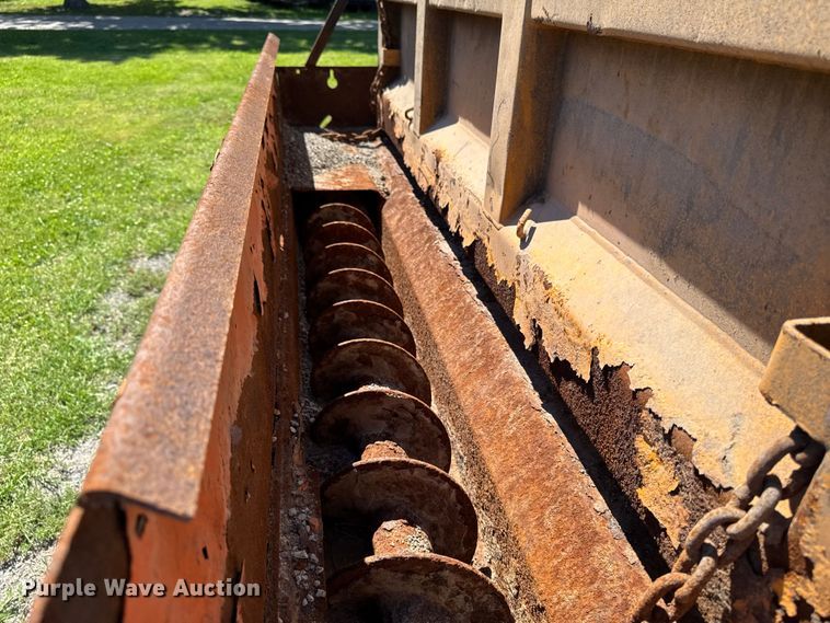 image for item OE9607 1998 International 4900 dump truck