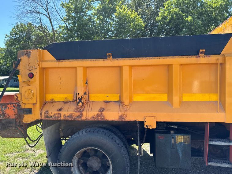 image for item OE9607 1998 International 4900 dump truck