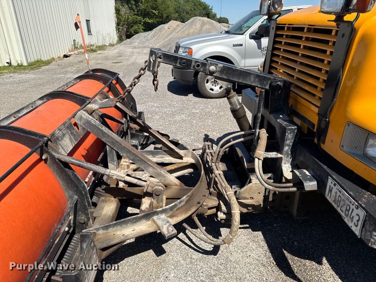 image for item OE9607 1998 International 4900 dump truck