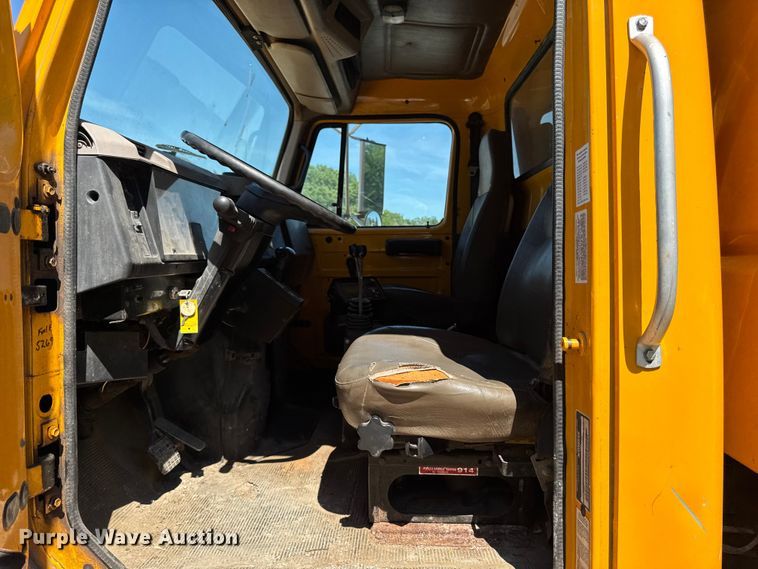 image for item OE9607 1998 International 4900 dump truck