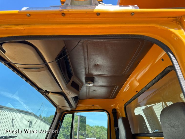 image for item OE9607 1998 International 4900 dump truck