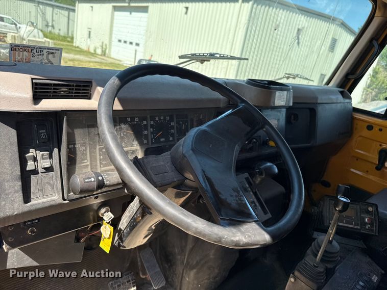 image for item OE9607 1998 International 4900 dump truck