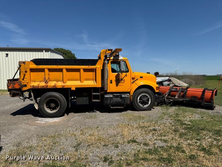 image for item OE9607 1998 International 4900 dump truck