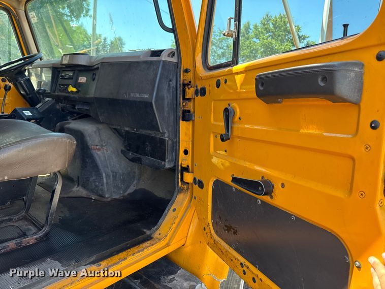 image for item OE9607 1998 International 4900 dump truck