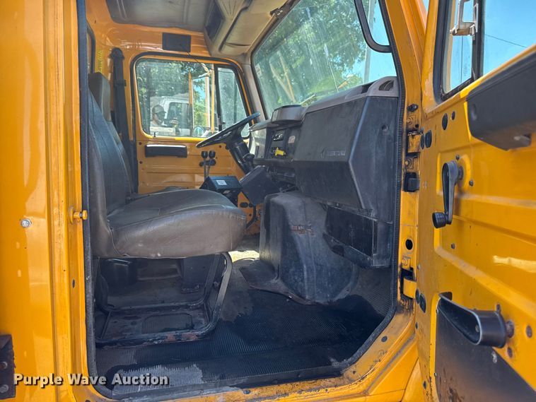 image for item OE9607 1998 International 4900 dump truck