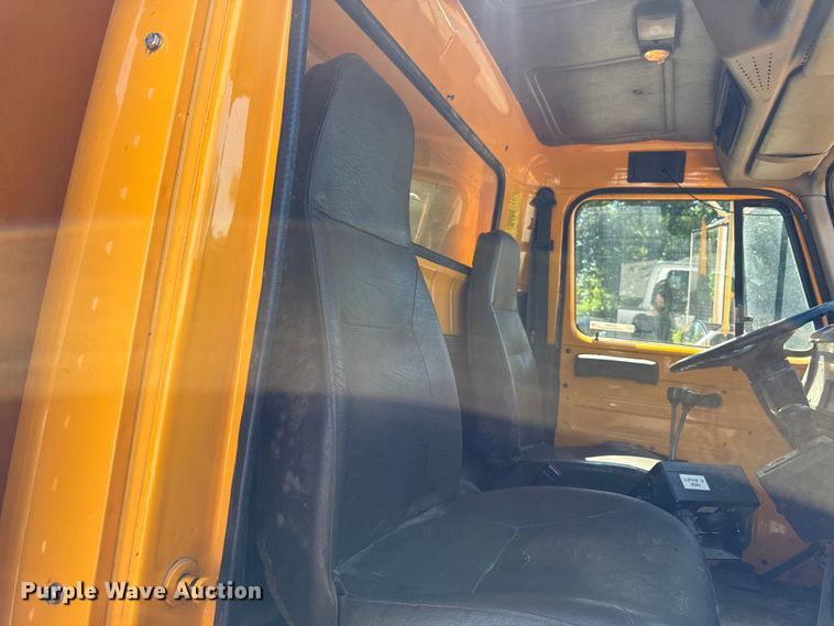 image for item OE9607 1998 International 4900 dump truck