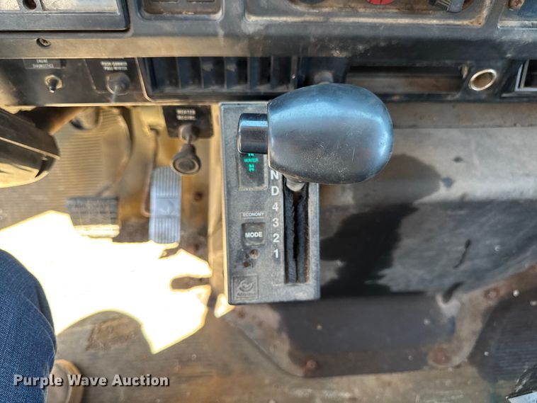 image for item OE9607 1998 International 4900 dump truck