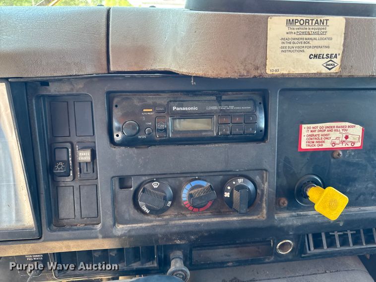 image for item OE9607 1998 International 4900 dump truck