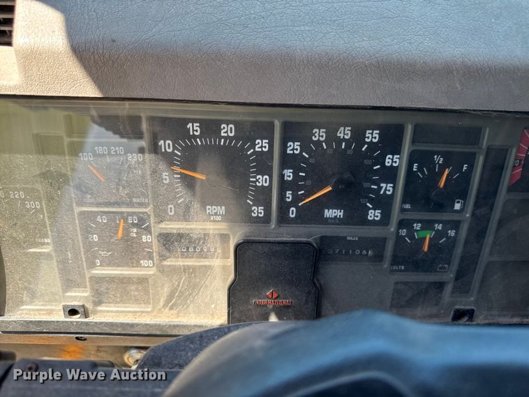 image for item OE9607 1998 International 4900 dump truck