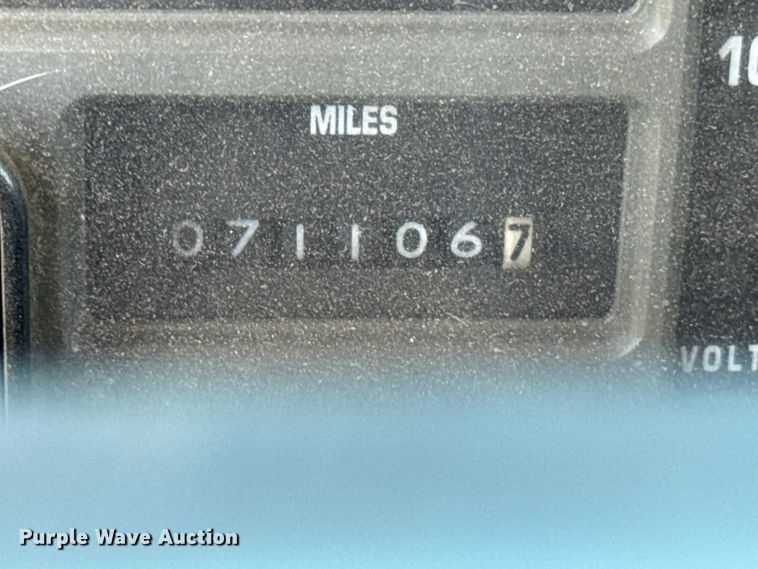 image for item OE9607 1998 International 4900 dump truck