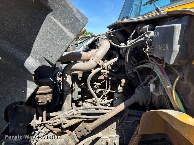 image for item OE9607 1998 International 4900 dump truck