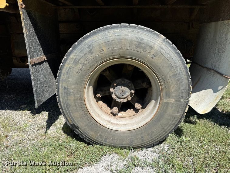 image for item OE9607 1998 International 4900 dump truck