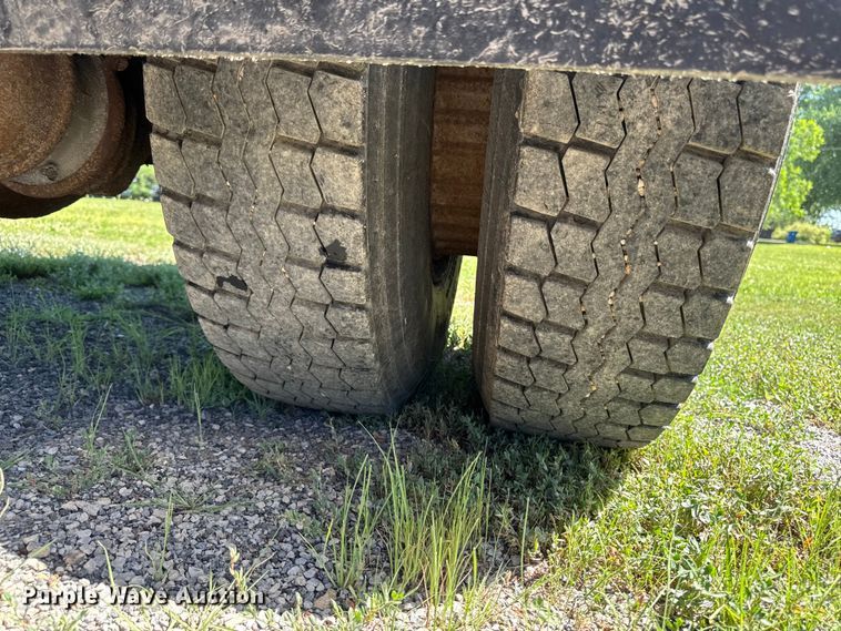 image for item OE9607 1998 International 4900 dump truck