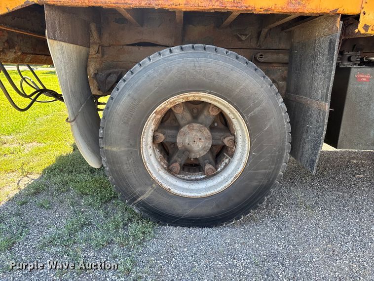 image for item OE9607 1998 International 4900 dump truck