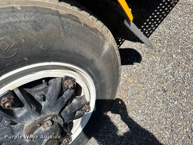 image for item OE9607 1998 International 4900 dump truck