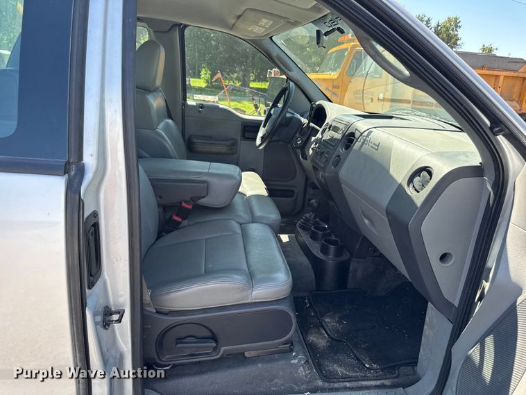 image for item OE9608 2007 Ford F150 XL pickup truck