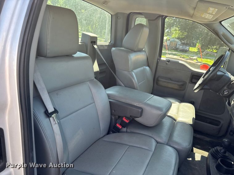 image for item OE9608 2007 Ford F150 XL pickup truck