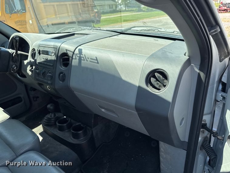 image for item OE9608 2007 Ford F150 XL pickup truck