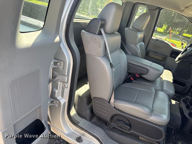 image for item OE9608 2007 Ford F150 XL pickup truck