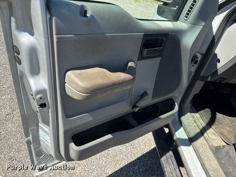 image for item OE9608 2007 Ford F150 XL pickup truck