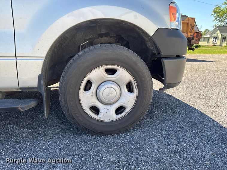 image for item OE9608 2007 Ford F150 XL pickup truck