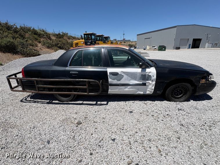 image for item YA3670 2001 Ford Crown Victoria Police Interceptor 
