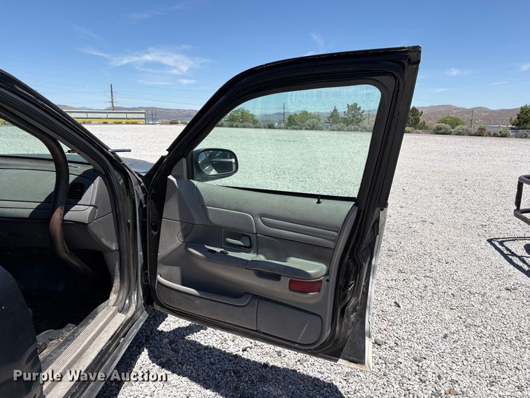 image for item YA3670 2001 Ford Crown Victoria Police Interceptor 