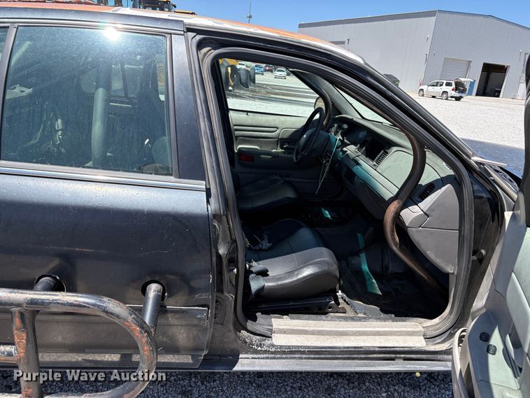 image for item YA3670 2001 Ford Crown Victoria Police Interceptor 