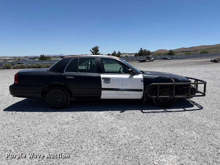 image for item YA3671 2001 Ford Crown Victoria Police Interceptor 