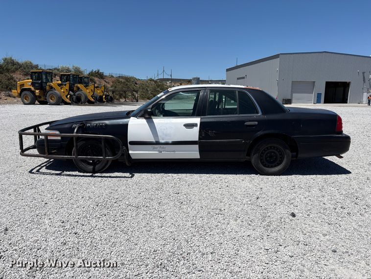 image for item YA3671 2001 Ford Crown Victoria Police Interceptor 