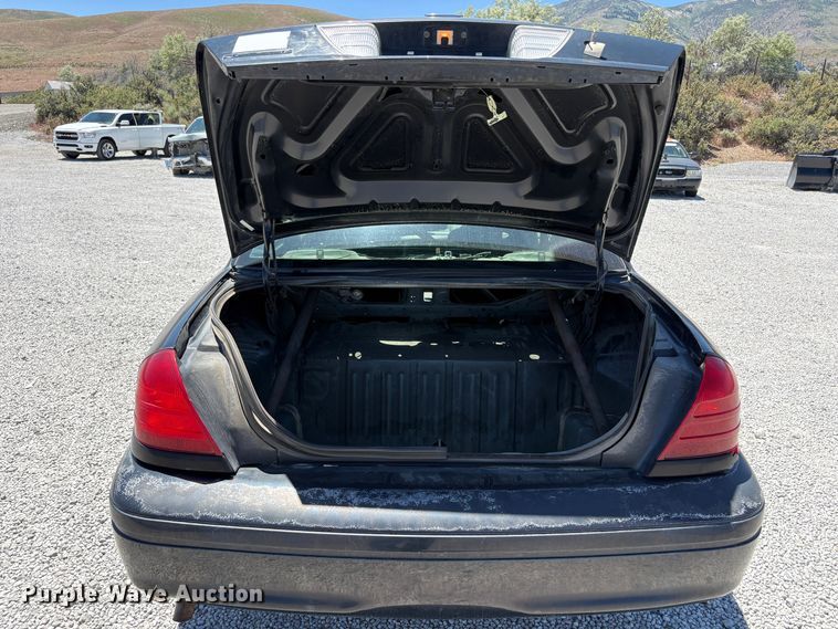 image for item YA3671 2001 Ford Crown Victoria Police Interceptor 