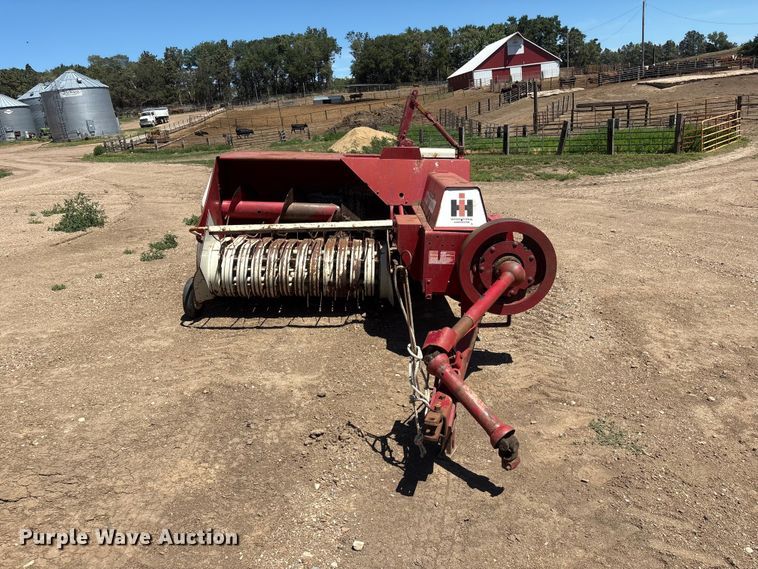 image for item DO5253 International Harvester 47 small square baler