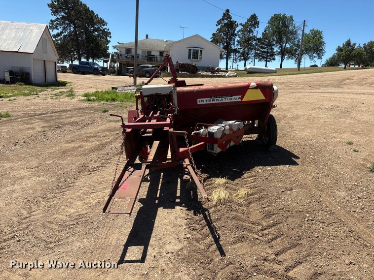 image for item DO5253 International Harvester 47 small square baler