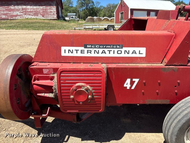image for item DO5253 International Harvester 47 small square baler