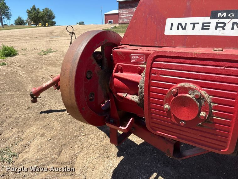 image for item DO5253 International Harvester 47 small square baler