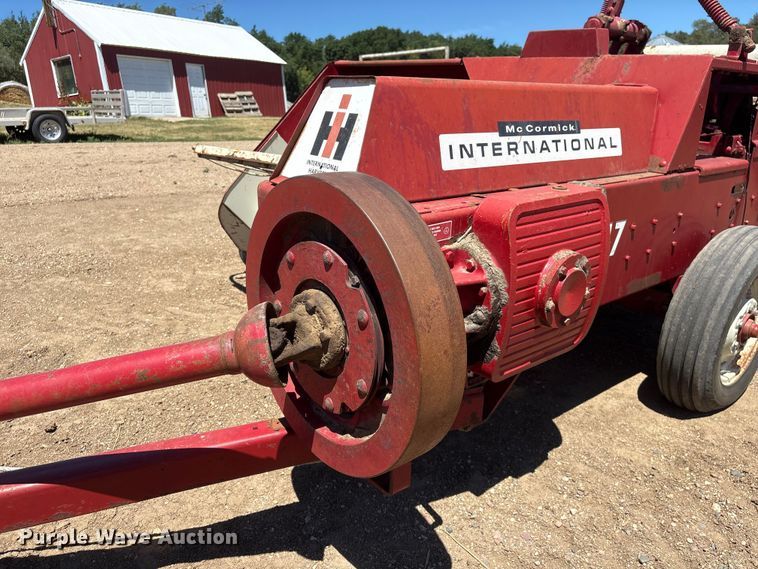 image for item DO5253 International Harvester 47 small square baler