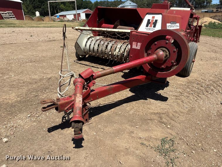image for item DO5253 International Harvester 47 small square baler