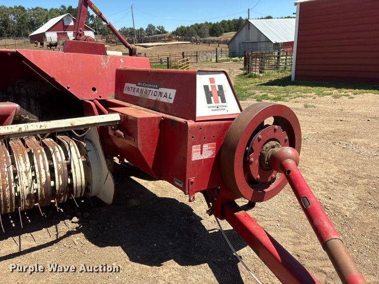 image for item DO5253 International Harvester 47 small square baler