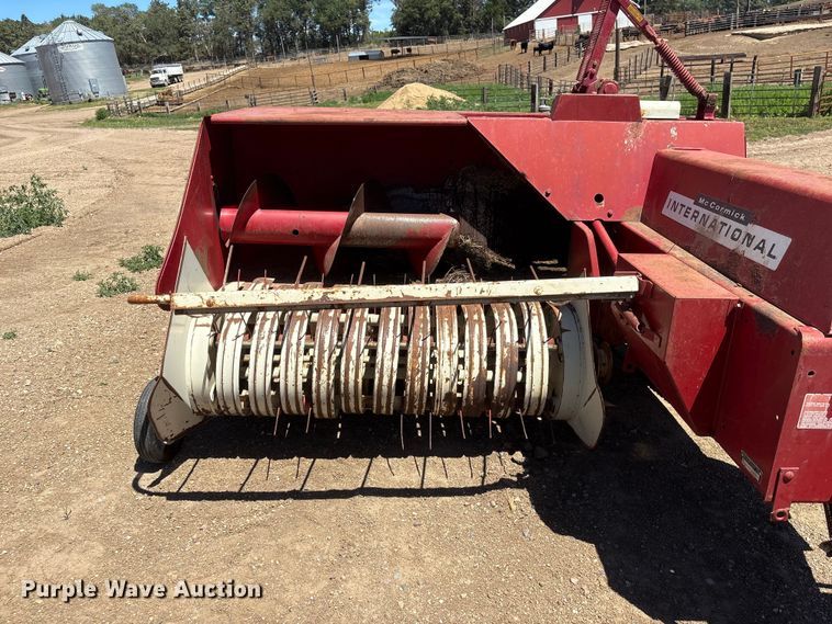 image for item DO5253 International Harvester 47 small square baler