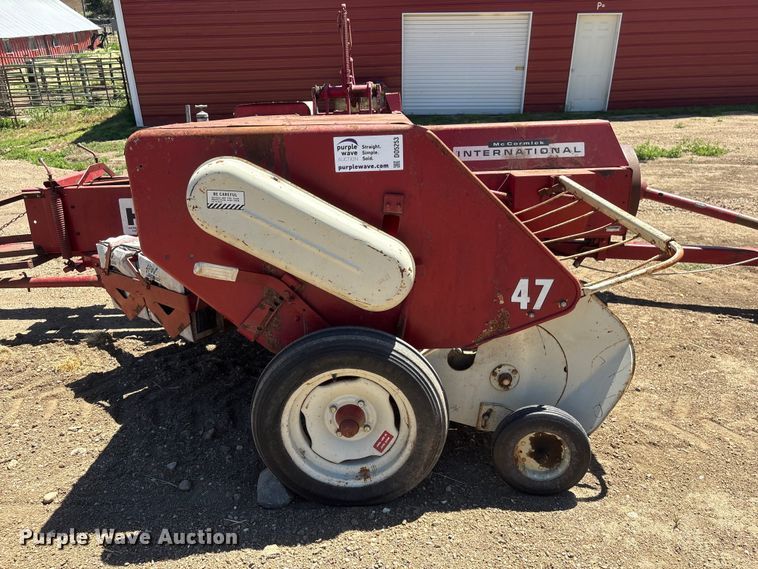 image for item DO5253 International Harvester 47 small square baler