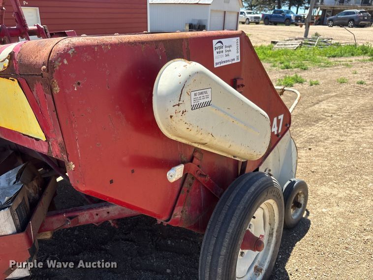 image for item DO5253 International Harvester 47 small square baler
